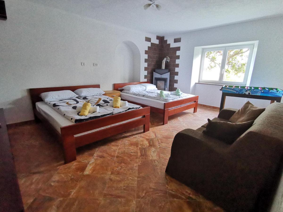 Apartma Vatovec アンカラン エクステリア 写真