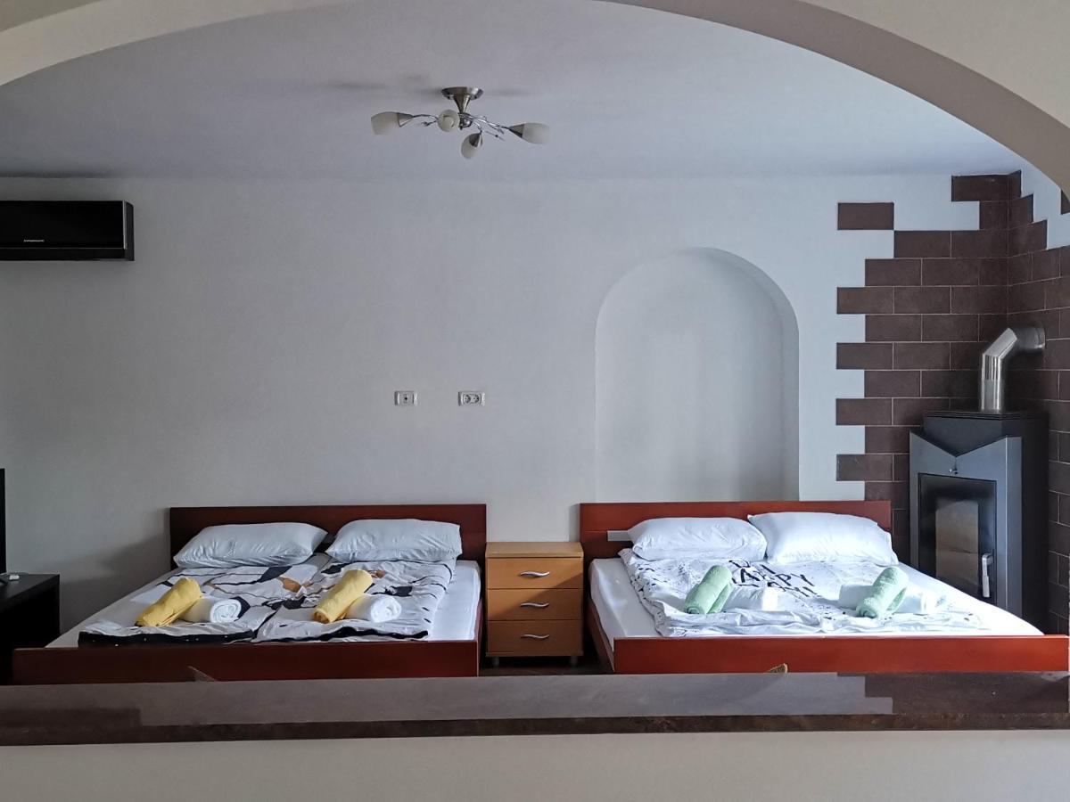 Apartma Vatovec アンカラン エクステリア 写真